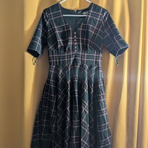 Elegant Plaid Dress in Green by Hell Bunny Size S (Uk 10)